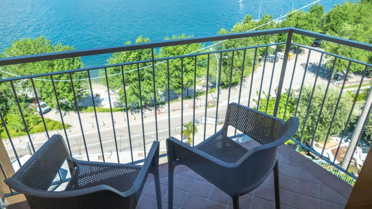 Hotel Casa Marinella Мальчезине Экстерьер фото