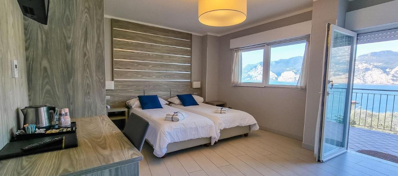 Hotel Casa Marinella Мальчезине Экстерьер фото
