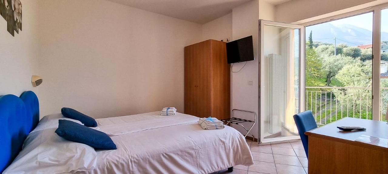 Hotel Casa Marinella Мальчезине Экстерьер фото
