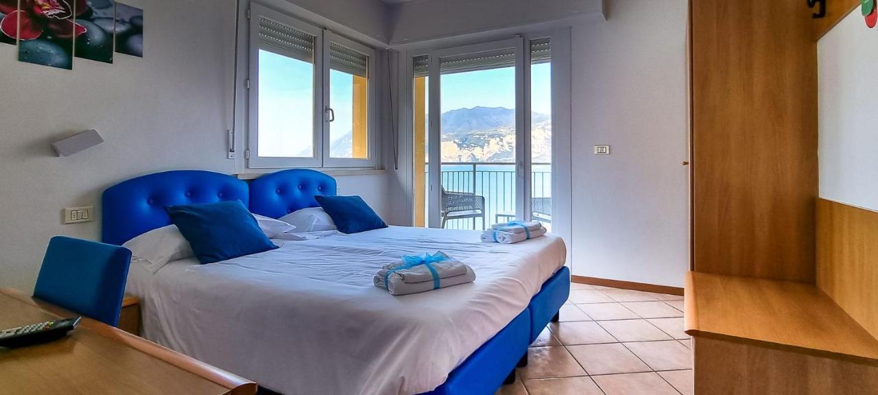 Hotel Casa Marinella Мальчезине Экстерьер фото