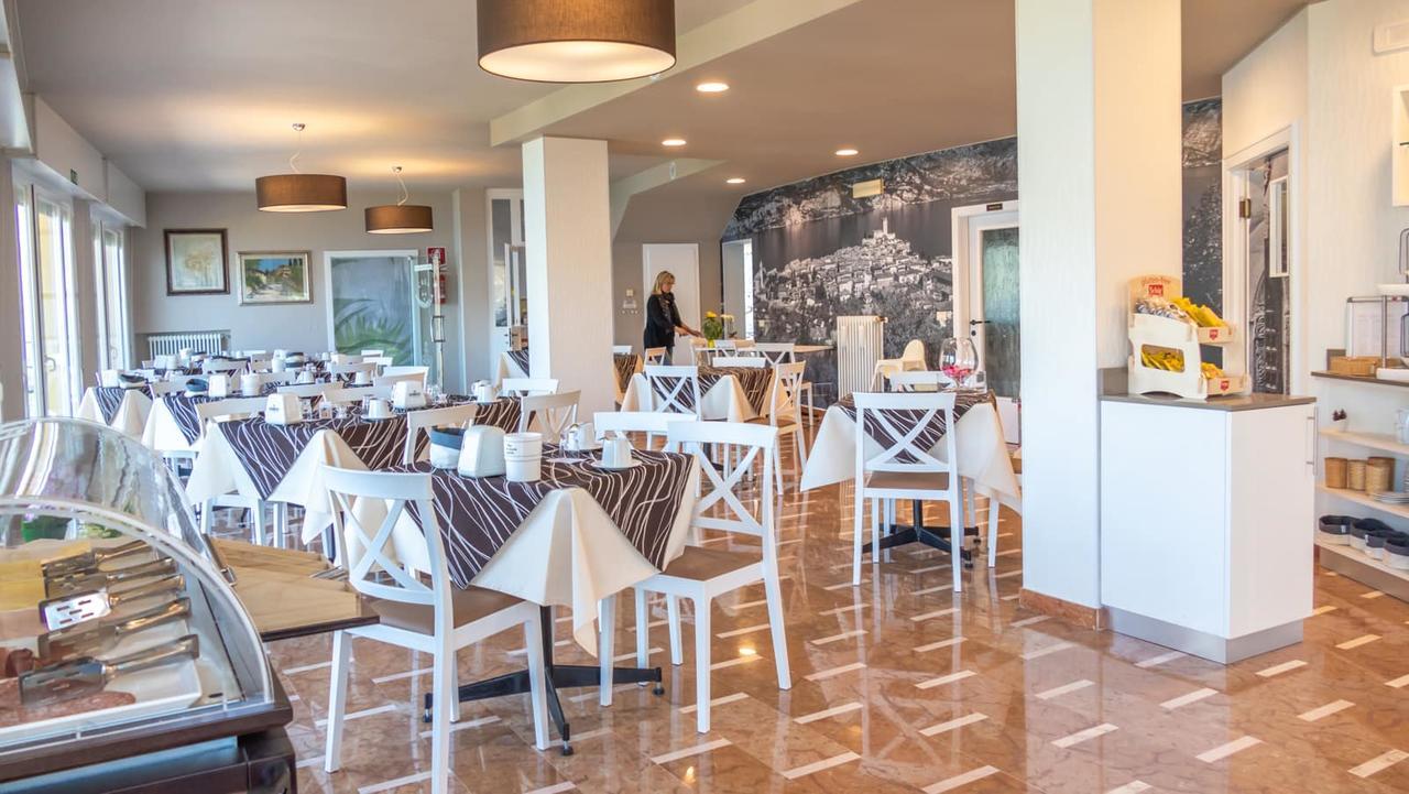 Hotel Casa Marinella Мальчезине Экстерьер фото